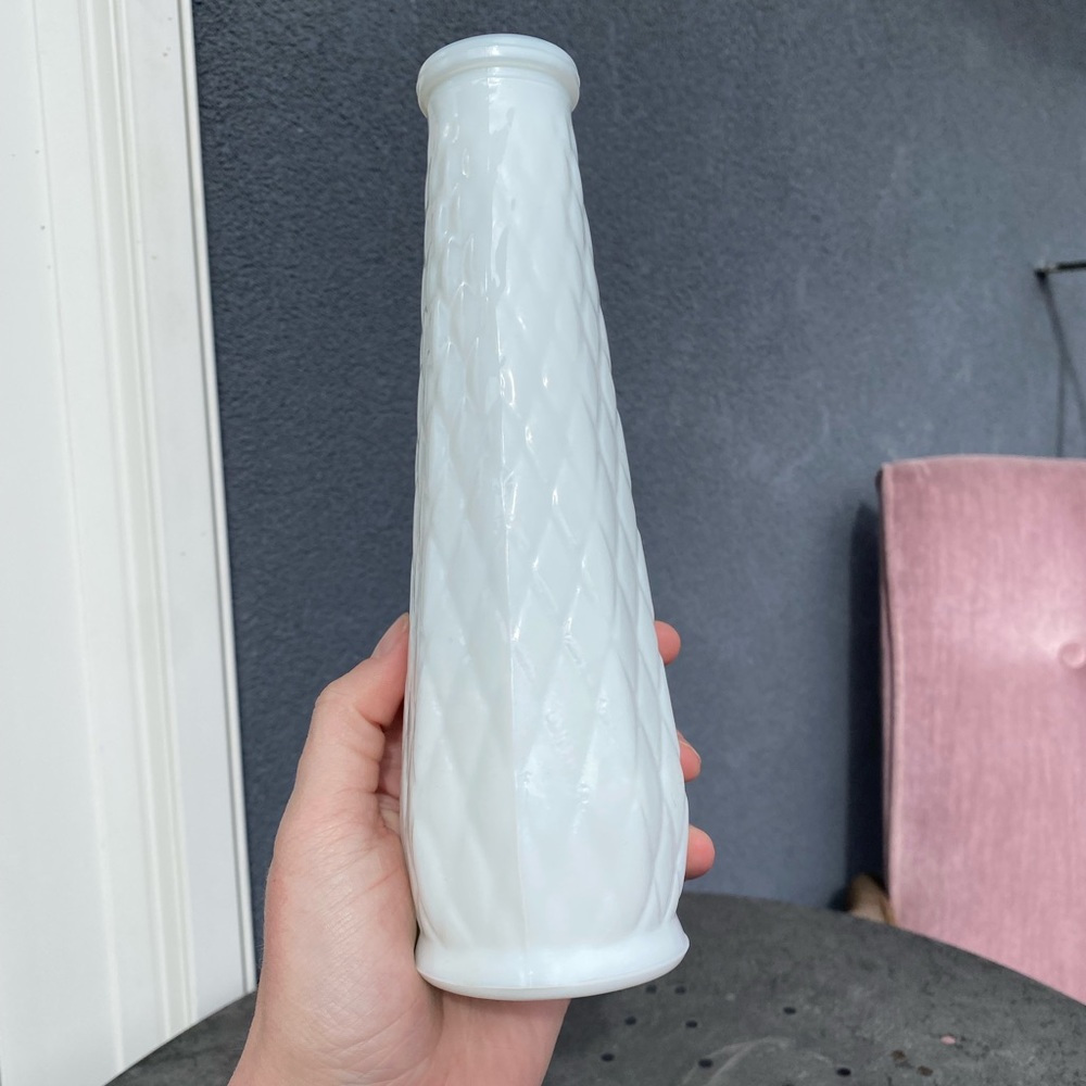 Cross cross diamond patterned milk glass